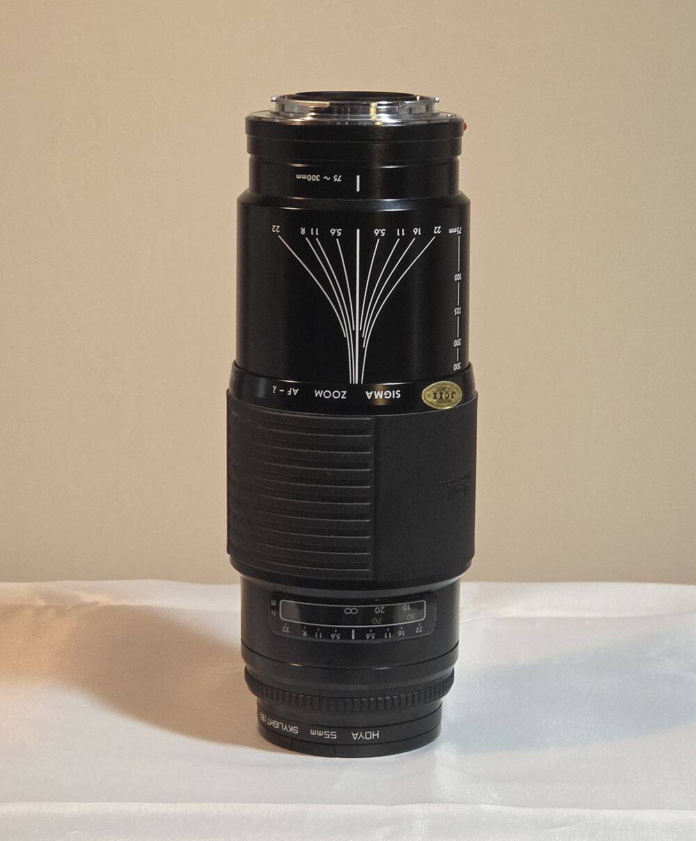 Sigma 75-300mm f/4-5.6 Multi-Coated AF Telephoto Zoom Lens w/ Case Tested